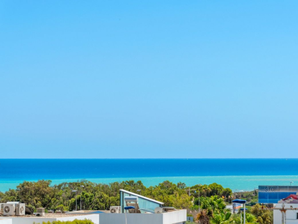 4-bedroom Villa In Guardamar Del Segura, Spain (194 M²)