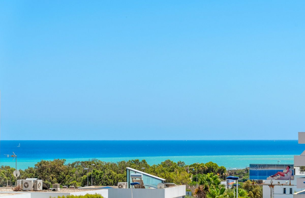 4-bedroom Villa In Guardamar Del Segura, Spain (194 M²)