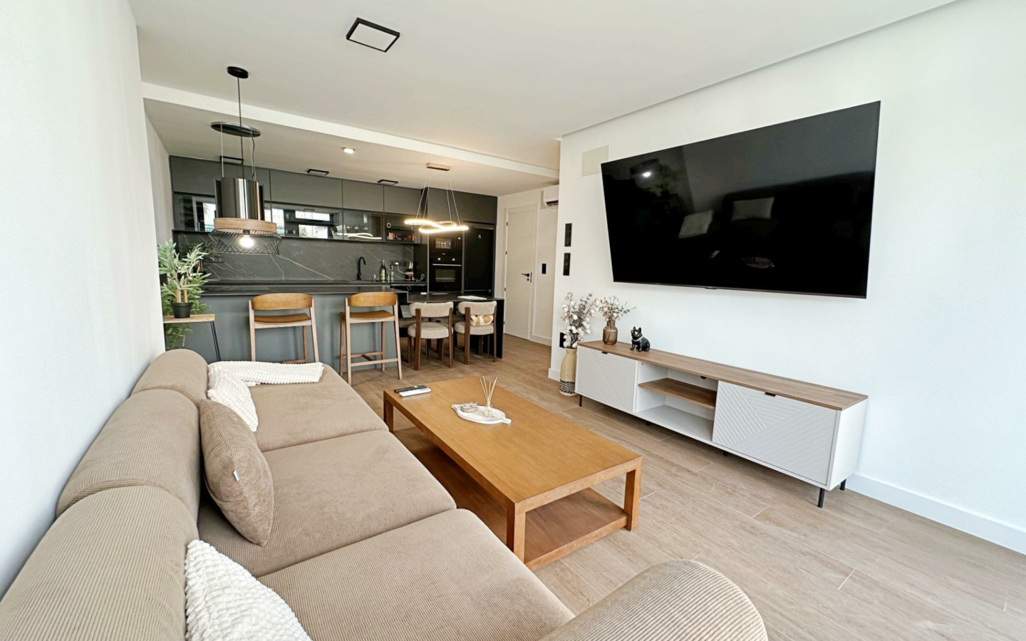 3-bedroom House In Torrevieja, Spain (180 M²)