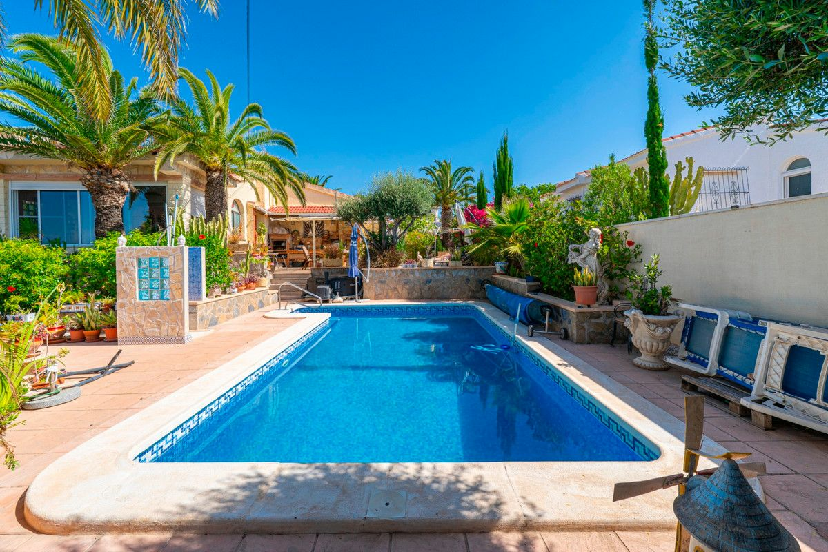 3-bedroom Villa In Rojales, Spain (146 M²)