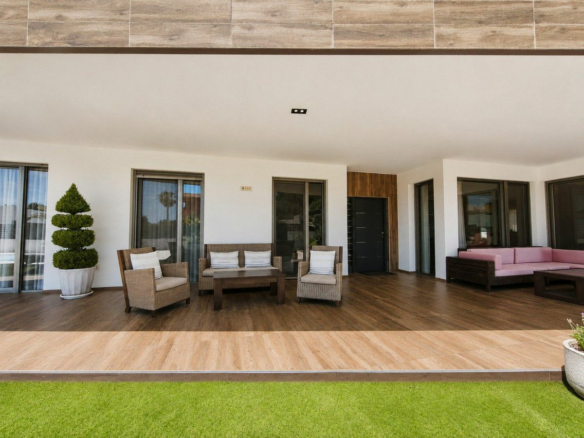 5-bedroom Villa In Santa Pola, Spain (506 M²)