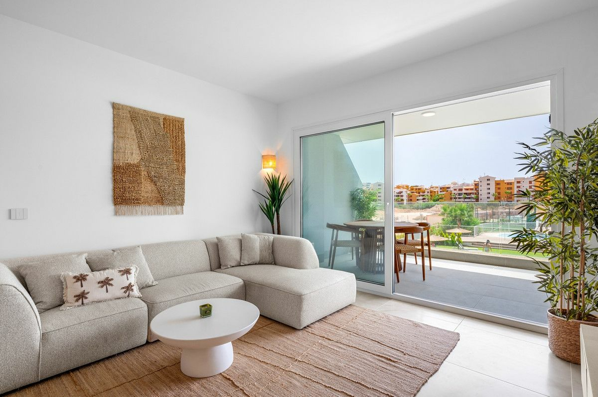 2-bedroom Apartment In Orihuela Costa, Spain (66 M²)