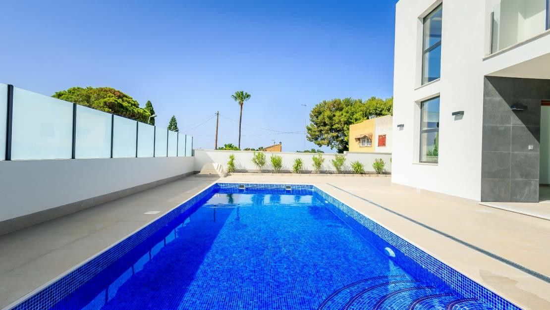 3-bedroom House In Orihuela, Spain (190 M²)