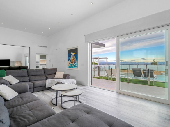 4-bedroom Villa In Algorfa, Spain (283 M²)