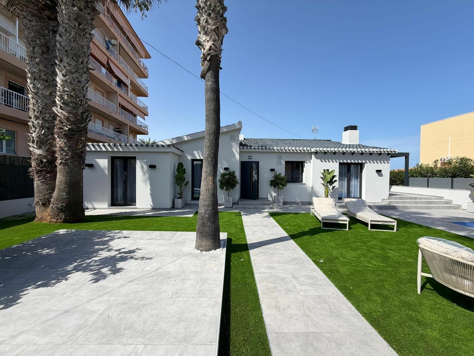 2-4-91590e 4-bedroom Villa In Torrevieja, Spain (103 M²)