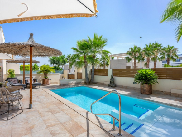3-bedroom Villa In Benijofar, Spain (266 M²)