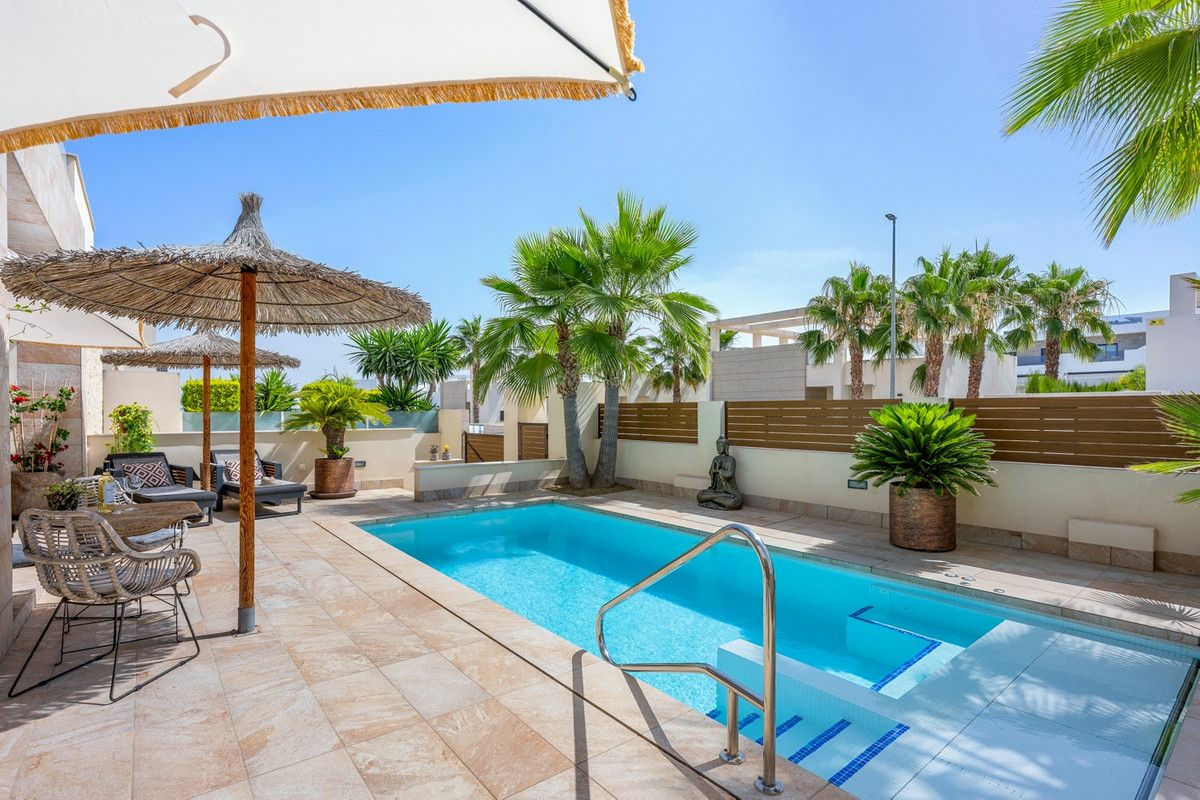 3-bedroom Villa In Benijofar, Spain (266 M²)