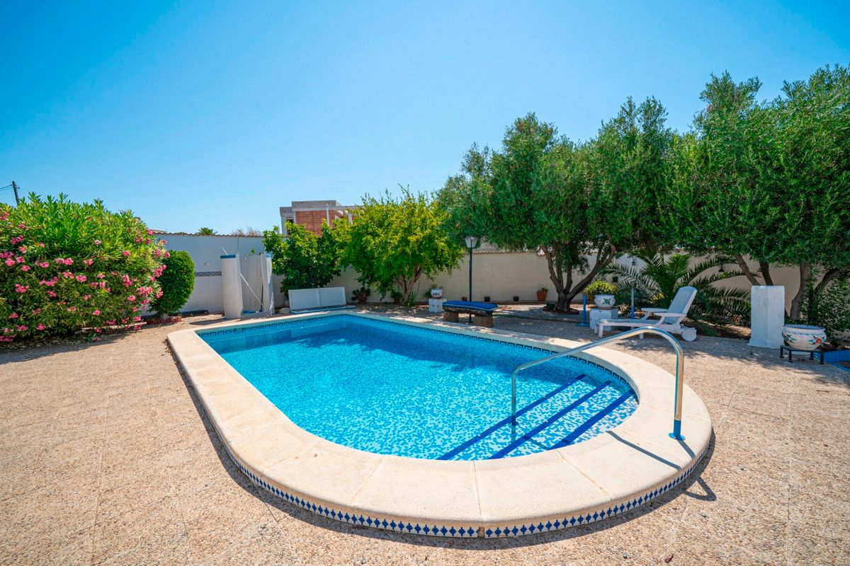 4-bedroom Villa In Rojales, Spain (198 M²)