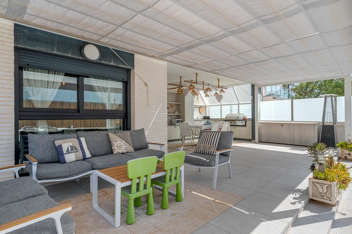 3-bedroom Apartment In Guardamar Del Segura, Spain (108 M²)