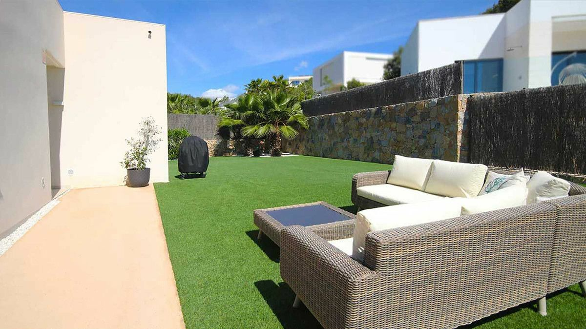 3-bedroom Villa In Orihuela, Spain (240 M²)