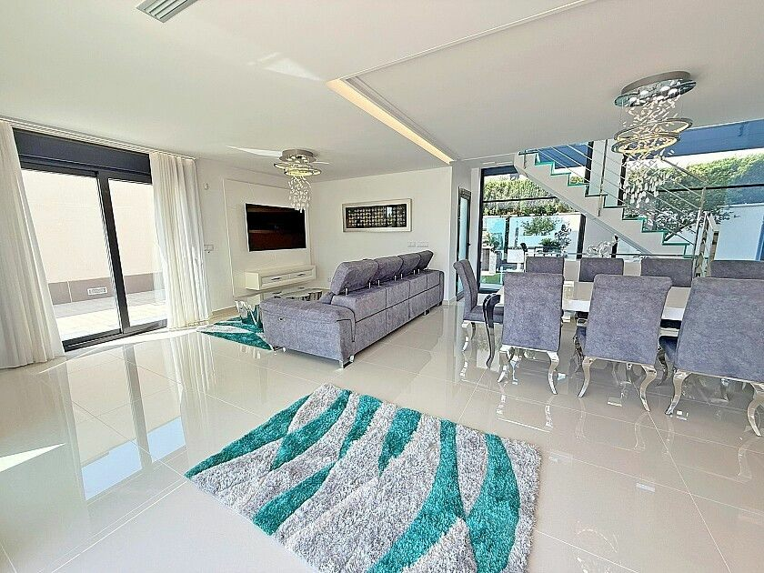 5-bedroom Villa In San Miguel De Salinas, Spain (316 M²)