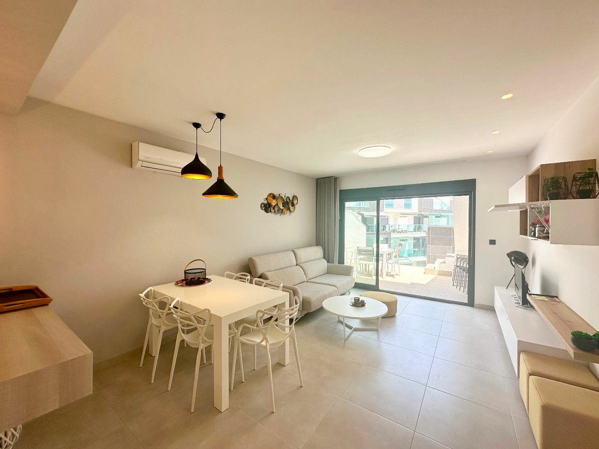 3-bedroom Apartment In Guardamar Del Segura, Spain (90 M²)