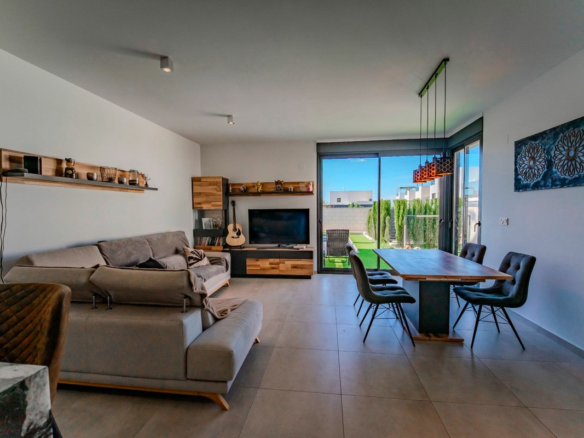 3-bedroom Villa In Benijofar, Spain (162 M²)