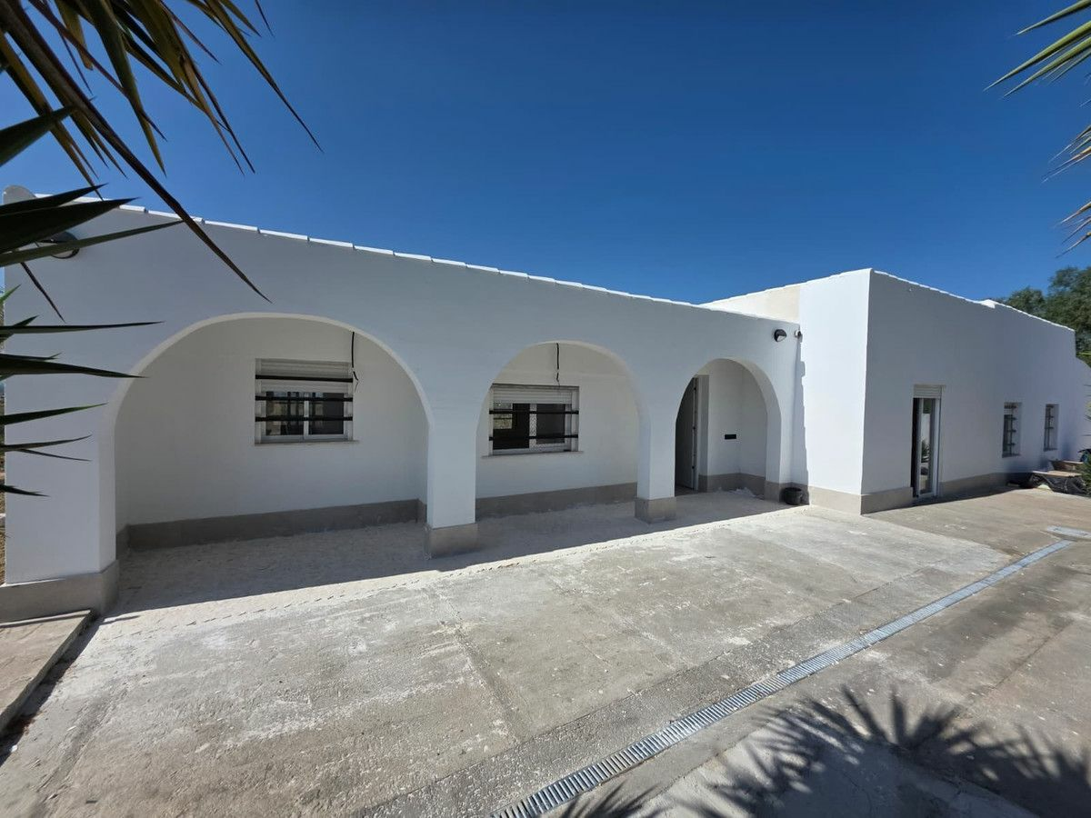 4-bedroom Villa In Formentera Del Segura, Spain (218 M²)