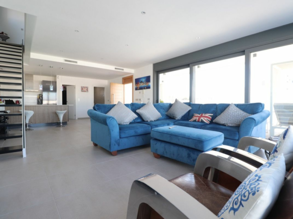 3-bedroom Villa In Benijofar, Spain (182 M²)