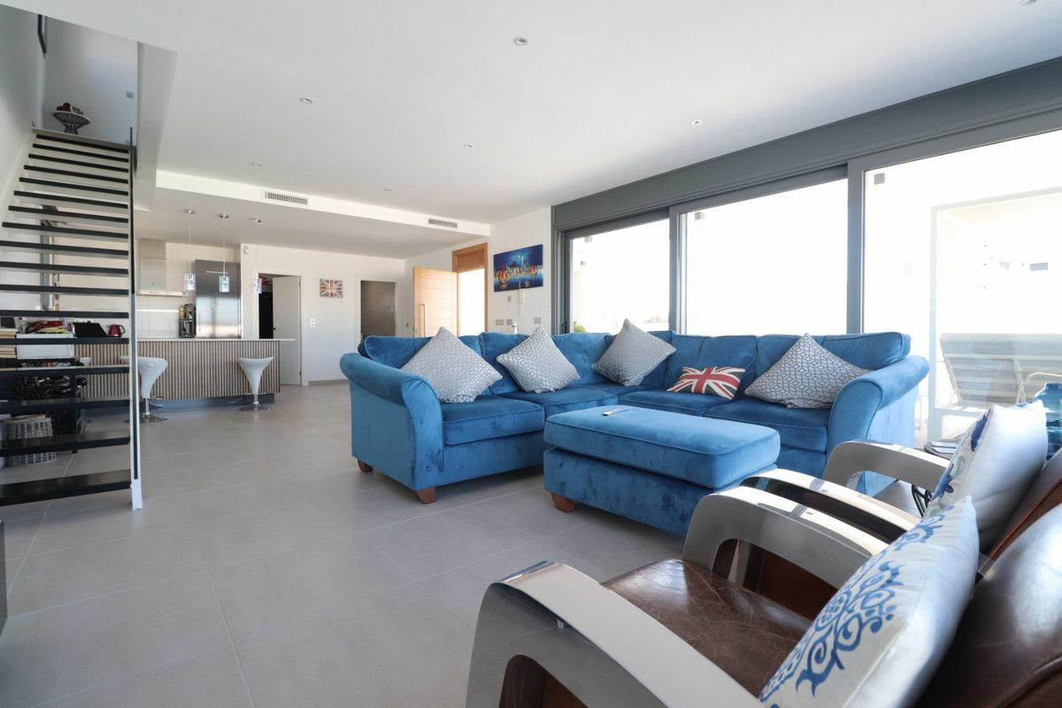 3-bedroom Villa In Benijofar, Spain (182 M²)