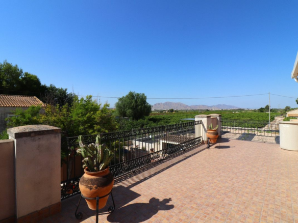 4-bedroom Villa In Albatera, Spain (231 M²)