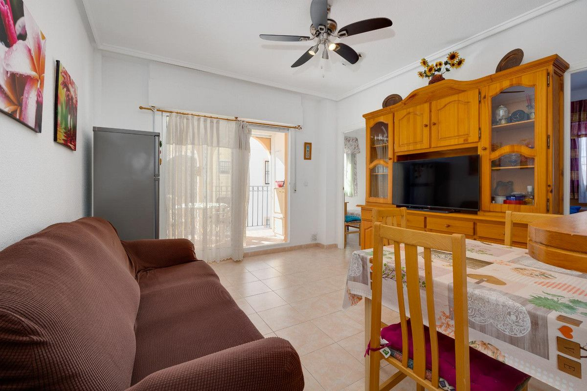 2-bedroom Villa In Torrevieja, Spain (60 M²)