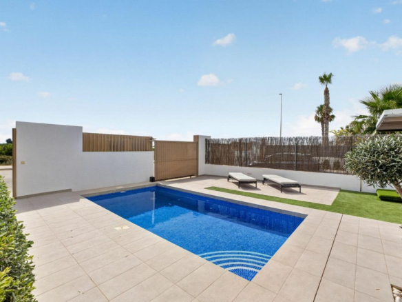 3-bedroom Villa In Guardamar Del Segura, Spain (178 M²)