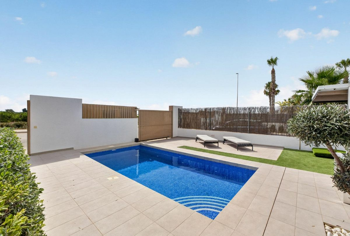 3-bedroom Villa In Guardamar Del Segura, Spain (178 M²)