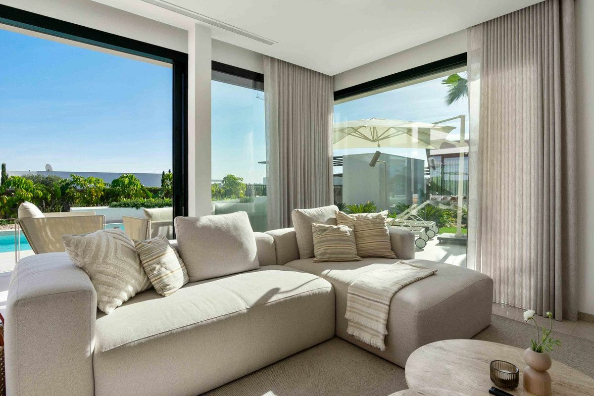 3-bedroom Villa In Orihuela, Spain (177 M²)