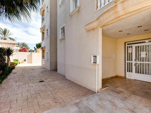 2-bedroom Apartment In Torrevieja, Spain (57 M²)