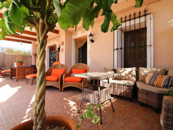 4-bedroom Villa In Albatera, Spain (231 M²)