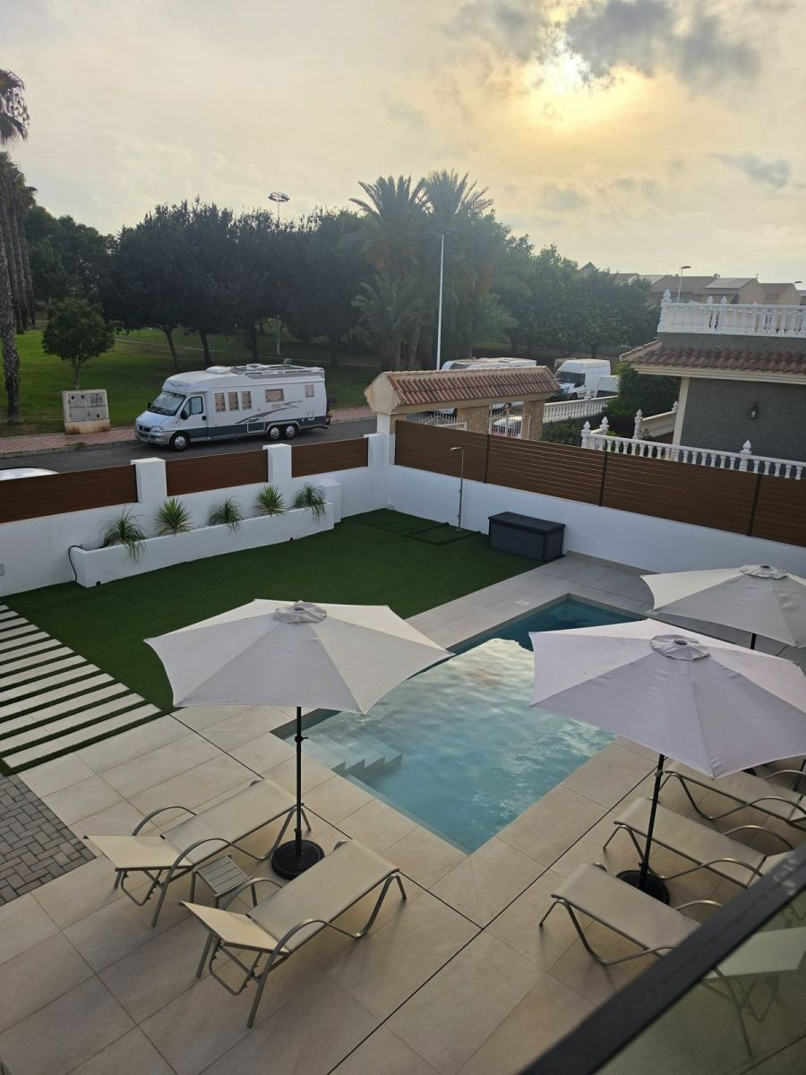 4-bedroom Villa In Torrevieja, Spain (188 M²)