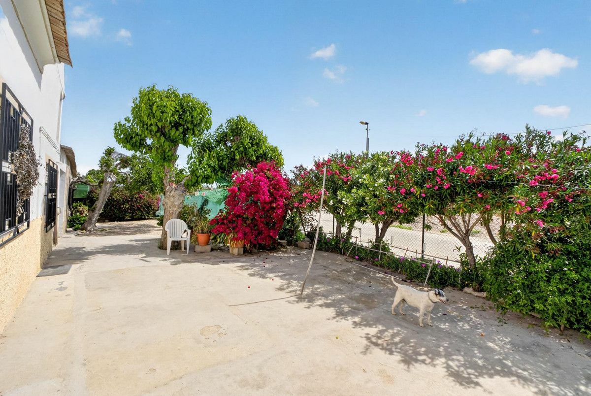 3-bedroom Country House In Orihuela, Spain (240 M²)