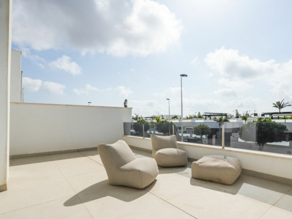 5-bedroom Villa In San Pedro Del Pinatar, Spain (143 M²)