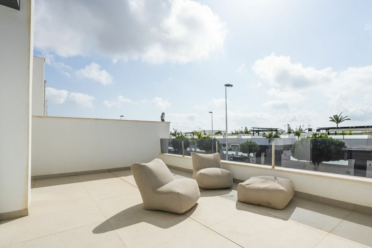 5-bedroom Villa In San Pedro Del Pinatar, Spain (143 M²)