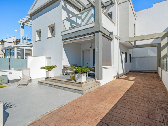 3-bedroom House In Daya Nueva, Spain (90 M²)
