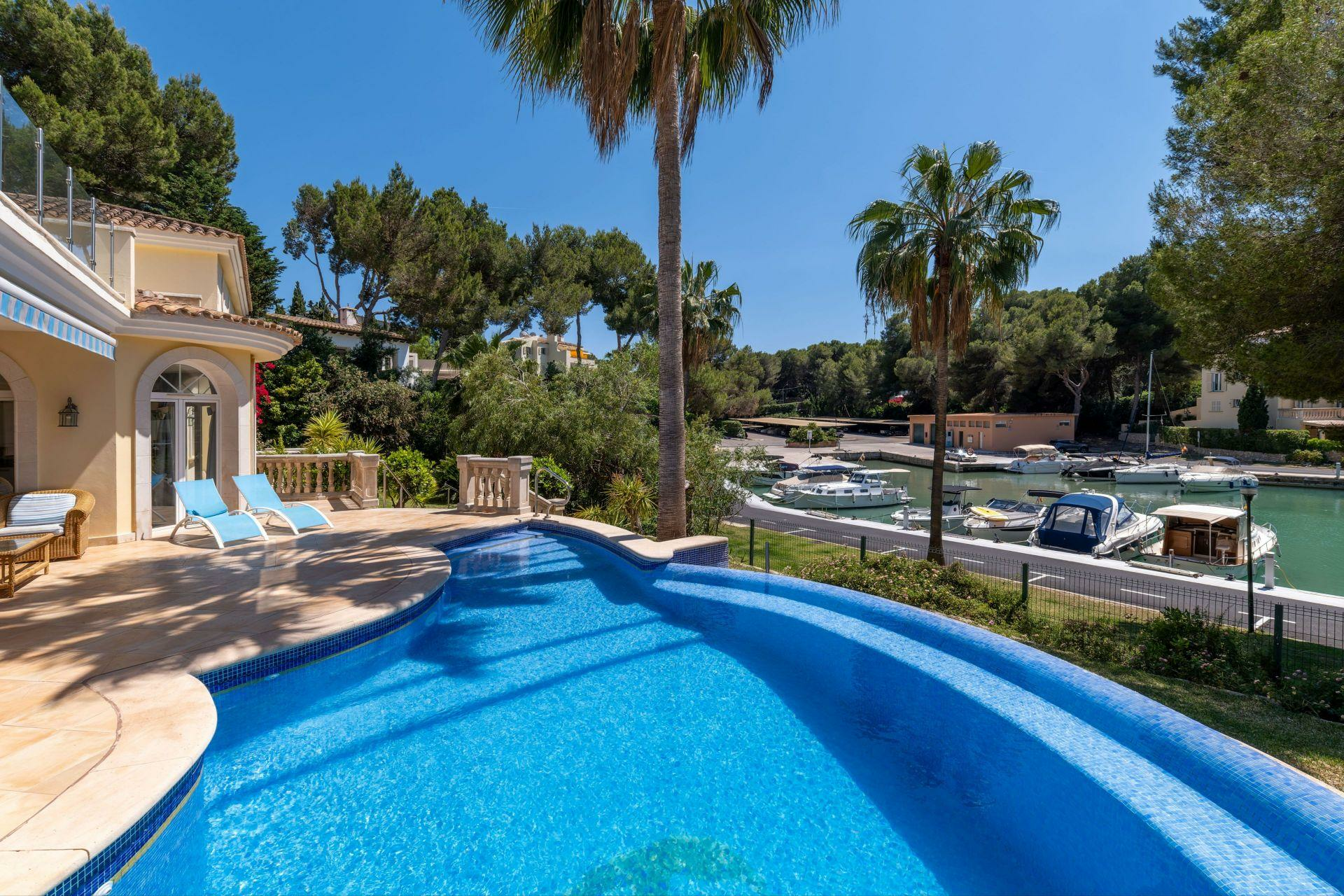 6-bedroom Villa In Calvià, Spain (614 M²)