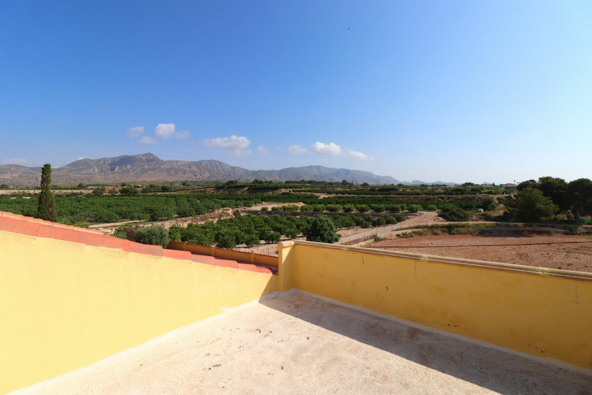 3-bedroom Villa In Albatera, Spain (164 M²)