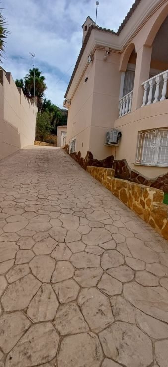 5-bedroom Villa In Algorfa, Spain (290 M²)