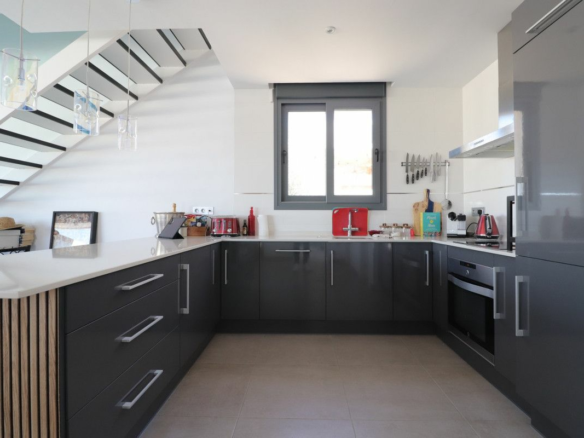 3-bedroom Villa In Benijofar, Spain (182 M²)