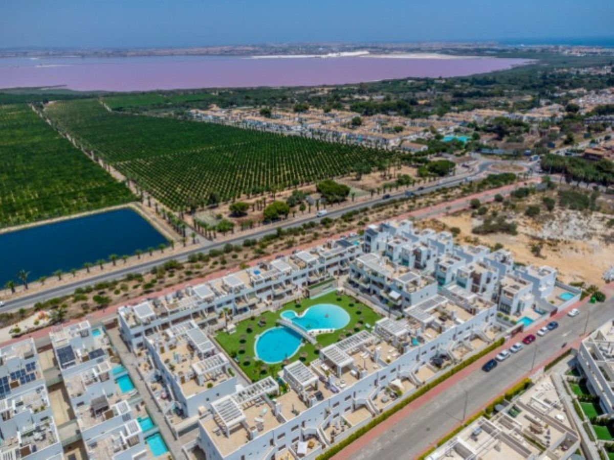 4-bedroom Villa In Torrevieja, Spain (194 M²)
