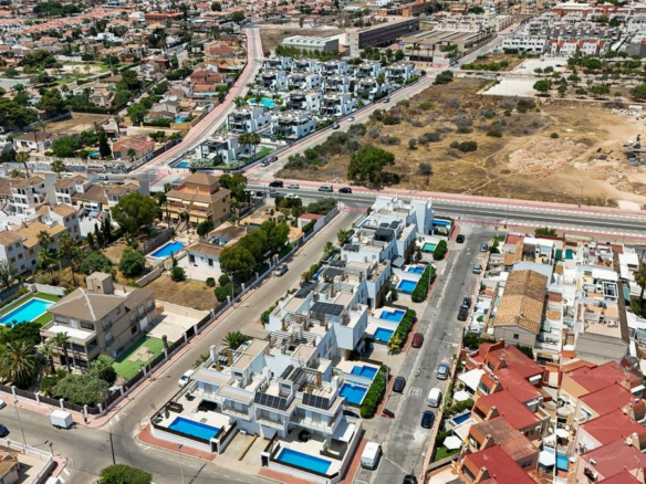 5-bedroom House In Torrevieja, Spain (184 M²)