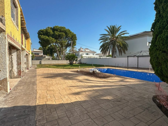 5-bedroom Villa In Cabo Roig, Spain (668 M²)