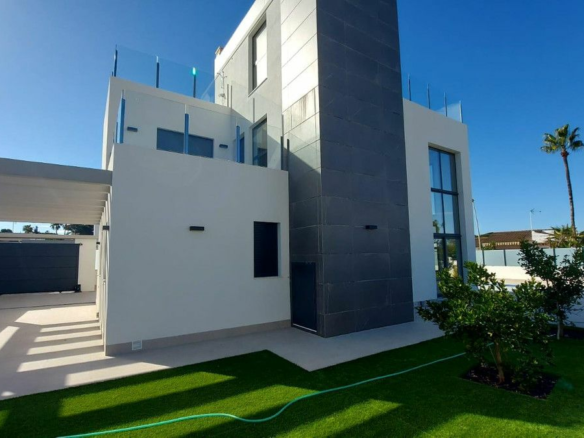 3-bedroom House In Orihuela Costa, Spain (190 M²)