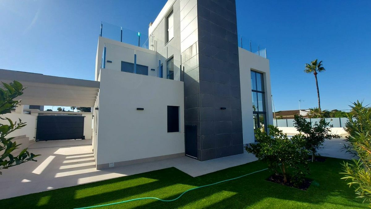 3-bedroom House In Orihuela Costa, Spain (190 M²)