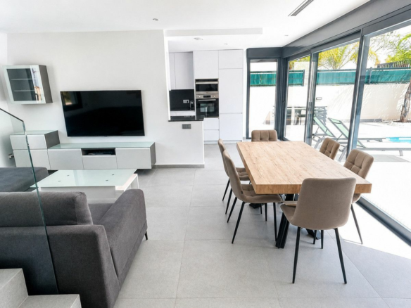 5-bedroom Villa In Algorfa, Spain (200 M²)
