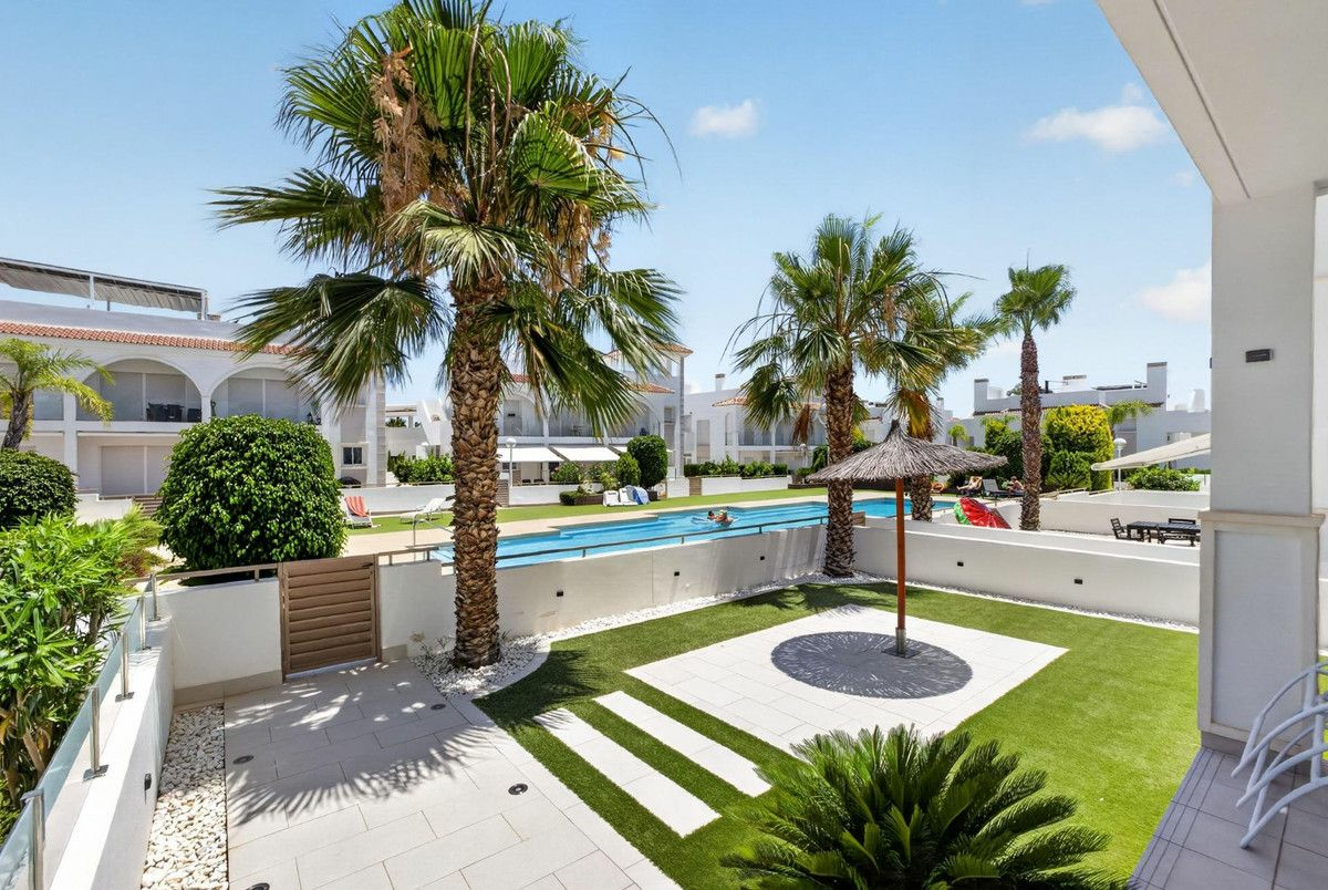 2-bedroom Apartment In Rojales, Spain (82 M²)