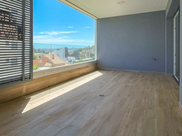 3-bedroom Apartment In Orihuela Costa, Spain (146 M²)