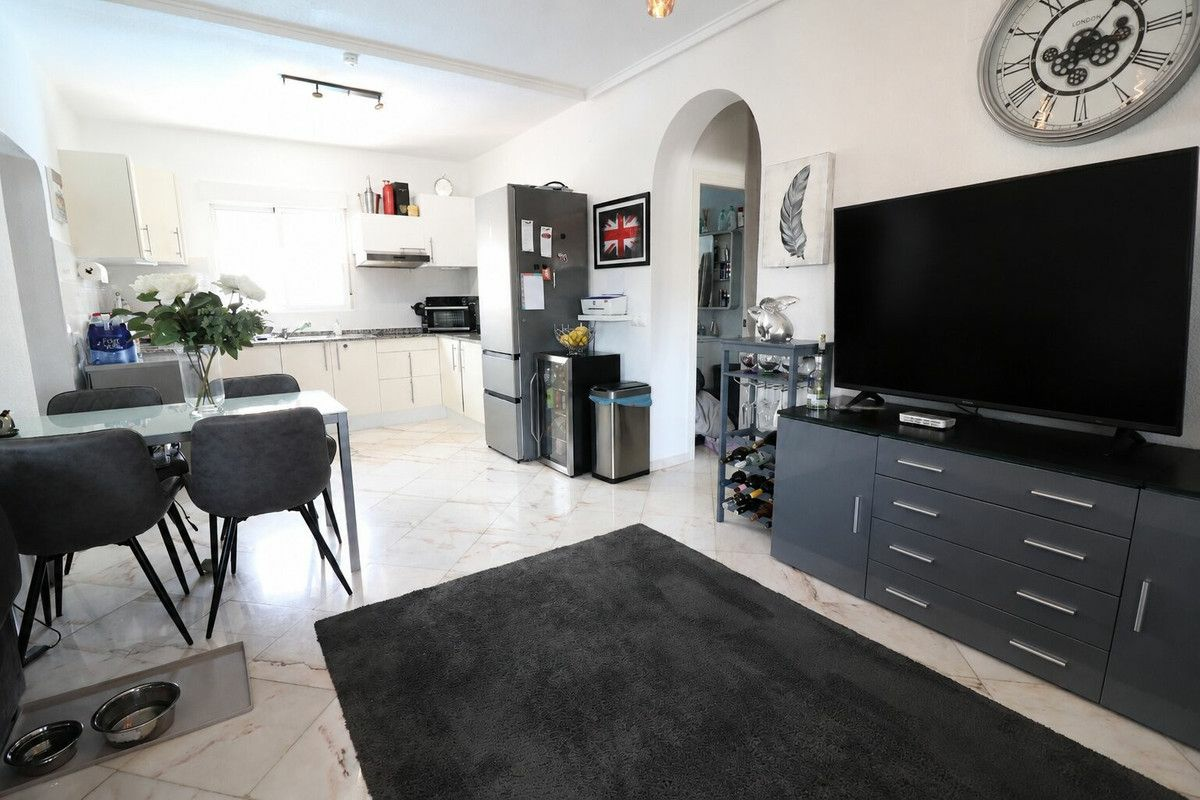 2-bedroom Villa In Orihuela Costa, Spain (70 M²)