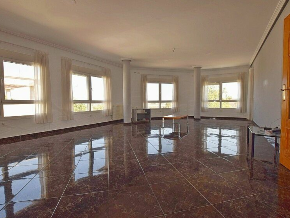 7-bedroom House In San Miguel De Salinas, Spain (400 M²)