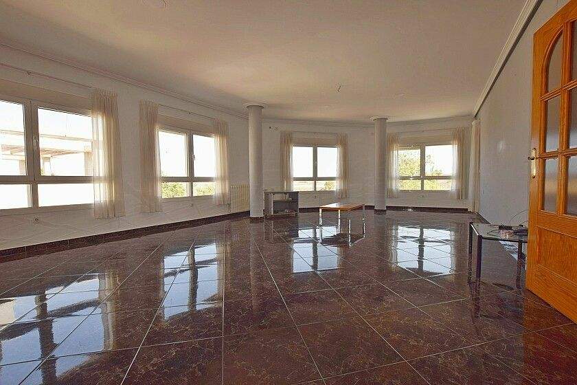 7-bedroom House In San Miguel De Salinas, Spain (400 M²)
