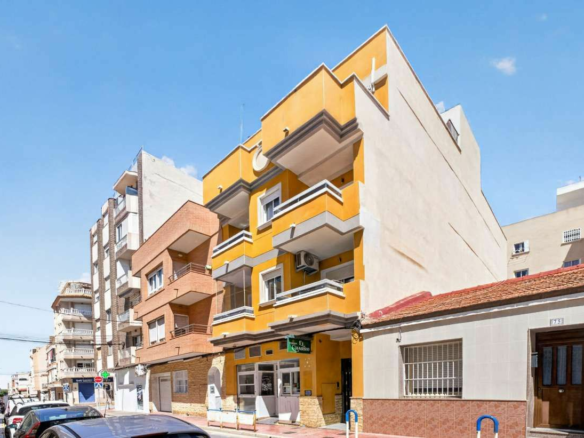 2-bedroom Apartment In Torrevieja, Spain (74 M²)