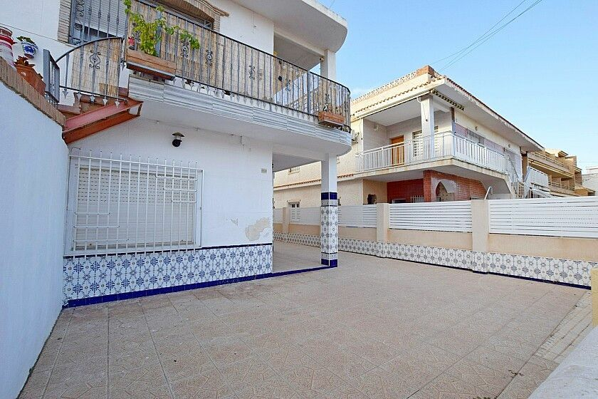 5-bedroom Apartment In Pilar De La Horadada, Spain (125 M²)