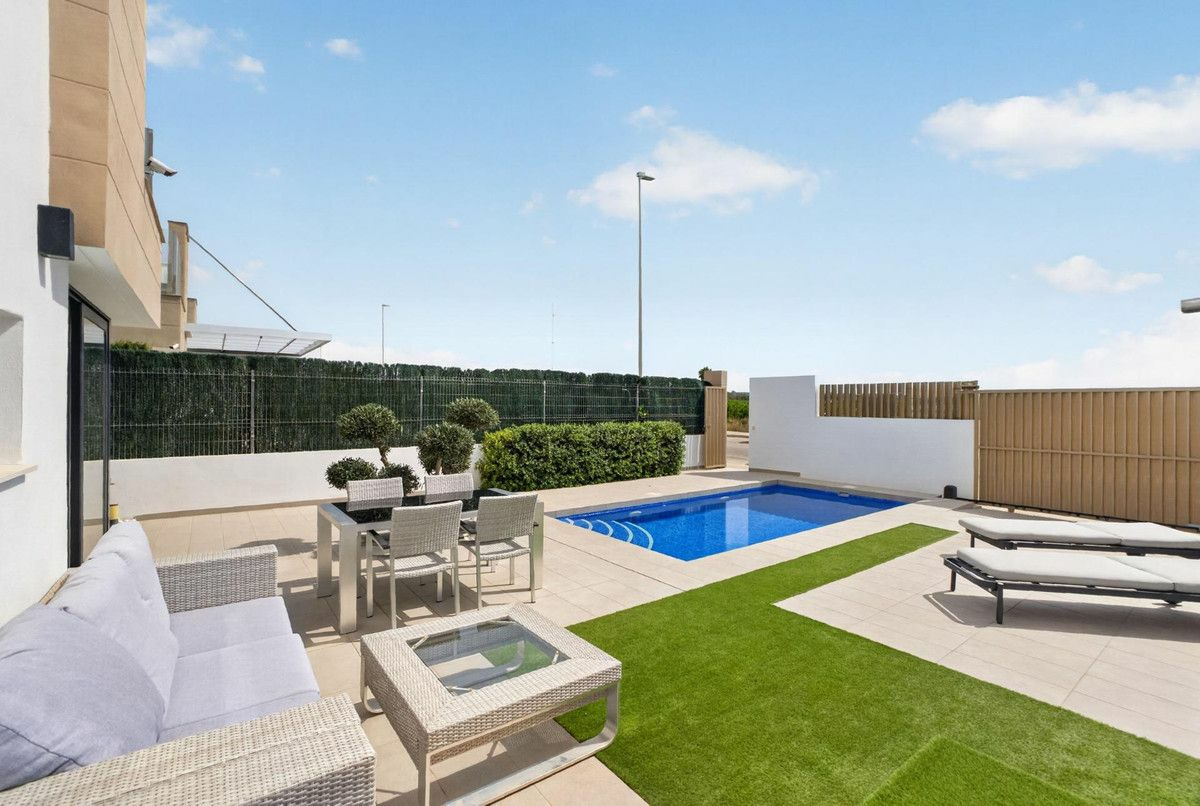 3-bedroom Villa In Guardamar Del Segura, Spain (178 M²)